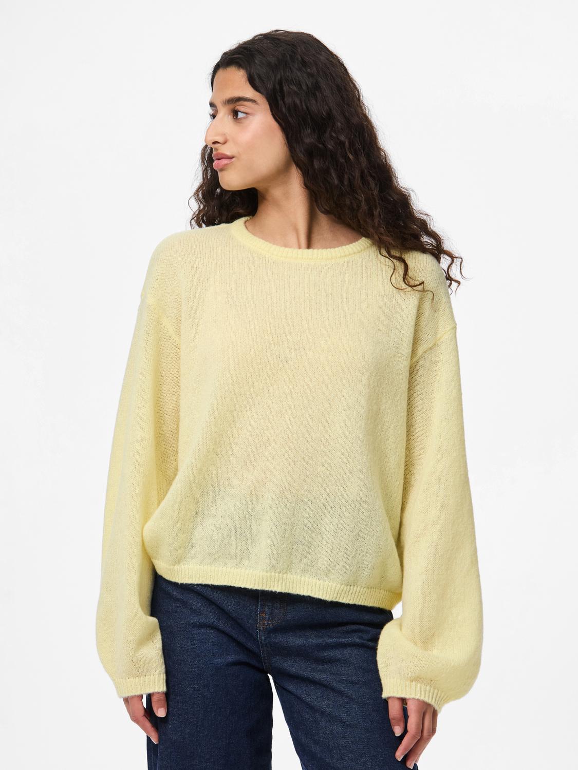 model_shot-front